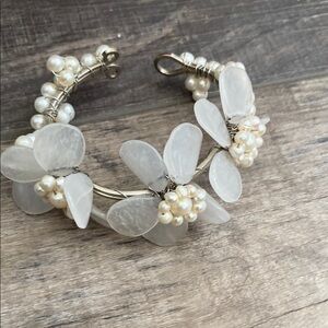 New Pearl and mother of Petal petals Statement Bracelet